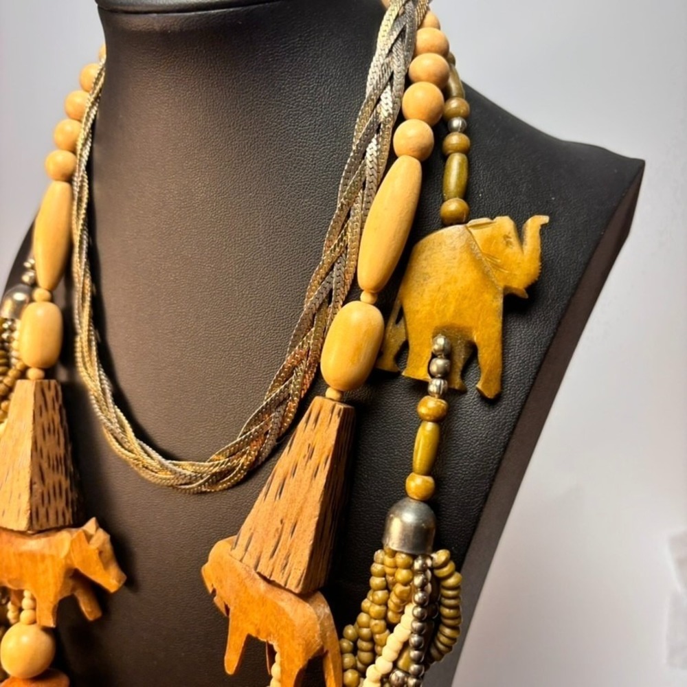 Chunky Vintage Necklace Wood Beads Seeds Carved Animals Boho Maximalist 1970s - Picture 6 of 16